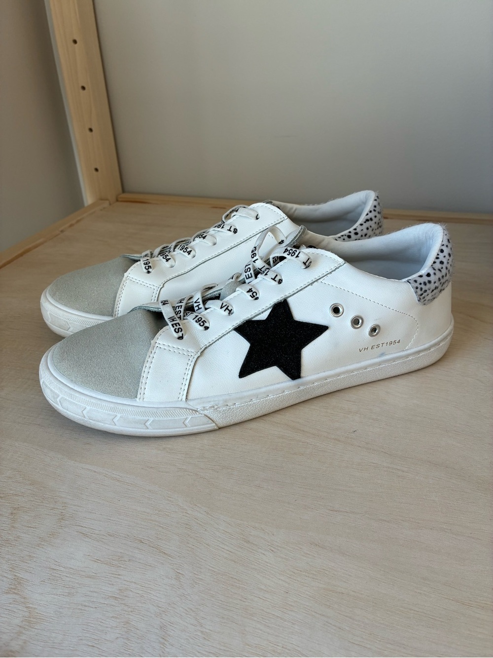 Vintage Havana Carla Sneakers
Women's 11 White Black Star
Cheetah Print